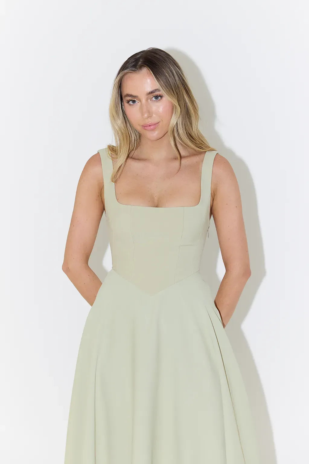 YARA-BELLE | HIGH-WAISTED SQUARE-NECK MIDI DRESS